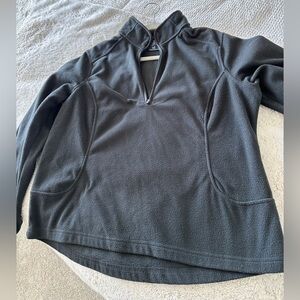 Women’s petite large Lands End fleece pullover, black